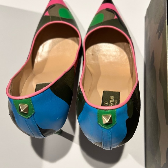Authentic VALENTINO GARAVANI Psychedelic Camo Rockstud Pump - ONLY WORN TWICE - Picture 9 of 16